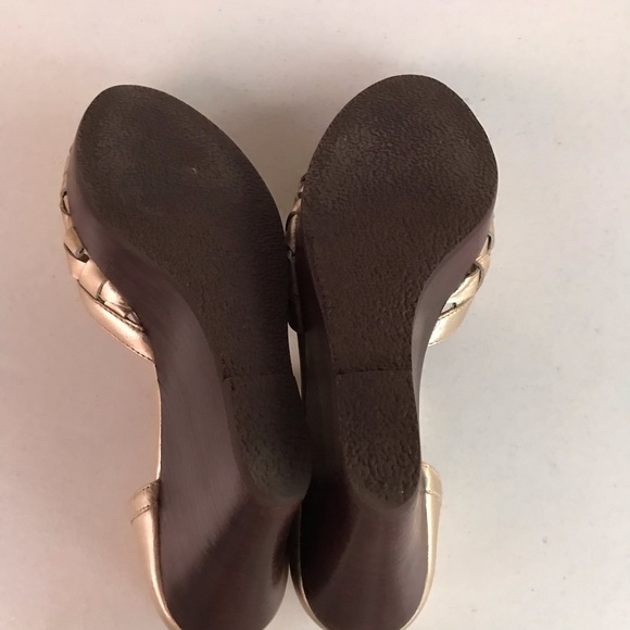 STEVE MADDEN | Y2K Gold T STrap Wedge Platform Shoes Size 7.5 - Picture 5 of 6